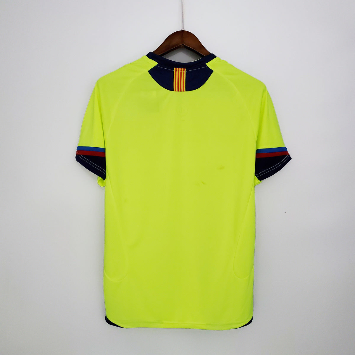 Barcelona 2005-06 Away Retro Jersey – Nike Fluorescent Yellow Navy Blue Ronaldinho Messi Eto'o Xavi Iniesta Puyol Champions League Winner Fan Version Football Shirt