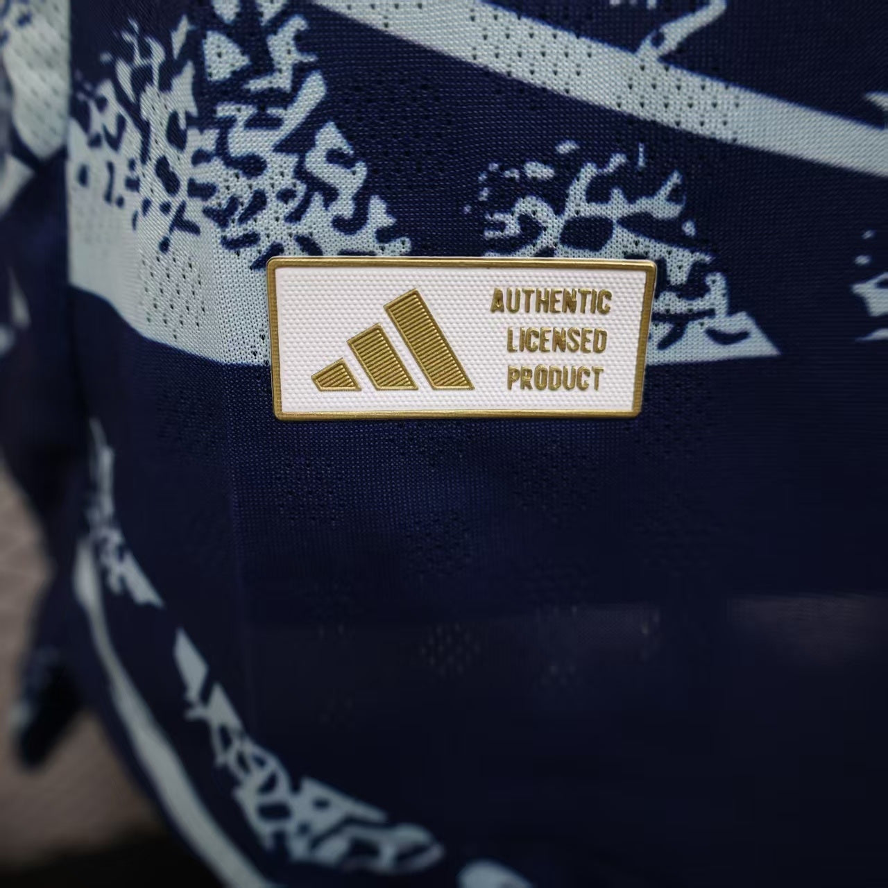 2025/26 Club América Away Player Version Jersey - Dark Navy Blue Body All-Over Aztec Eagle Deity Embossed Graphic -  Yellow-Green Three Stripes - Club América Crest - Caliente.mx Principal Sponsor