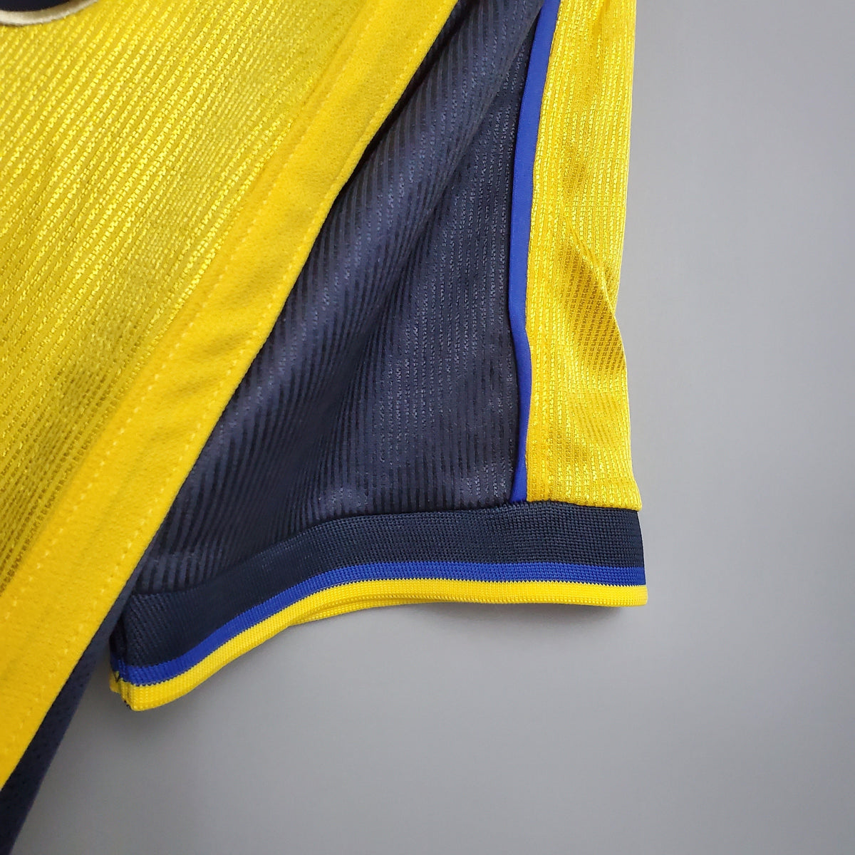 Arsenal 1999 - 01 Away Jersey