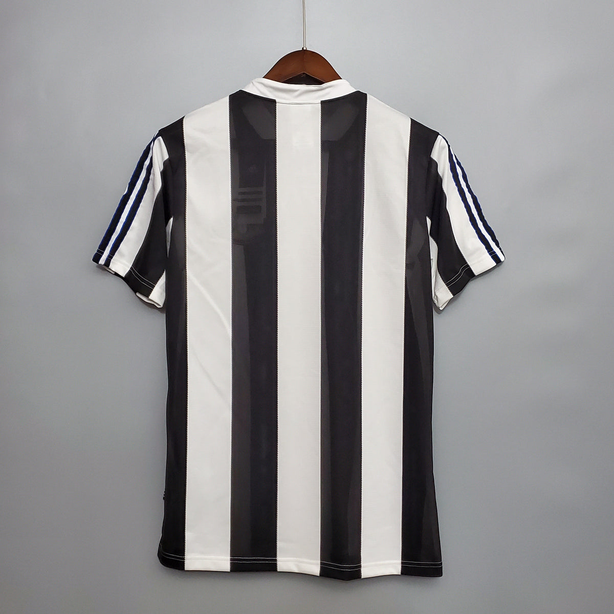 Newcastle United 1995-97 Home Retro Jersey – Classic Black & White Stripes Kit