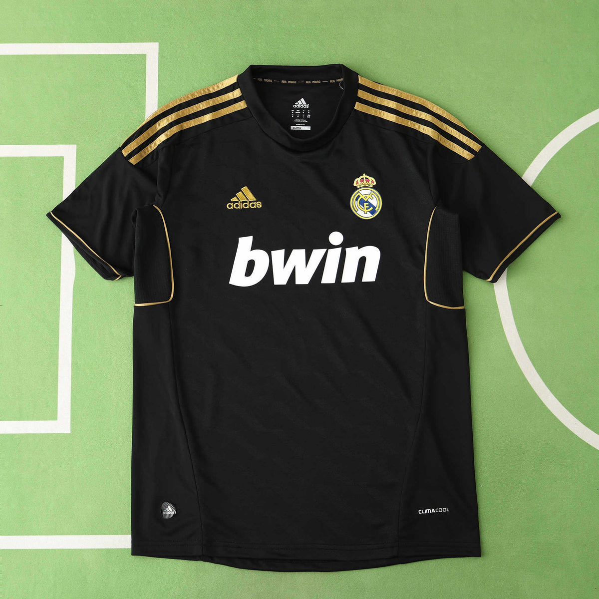 Real Madrid CF Away Retro Jersey 2011/12 – Black & Gold Fan Version Football Shirt