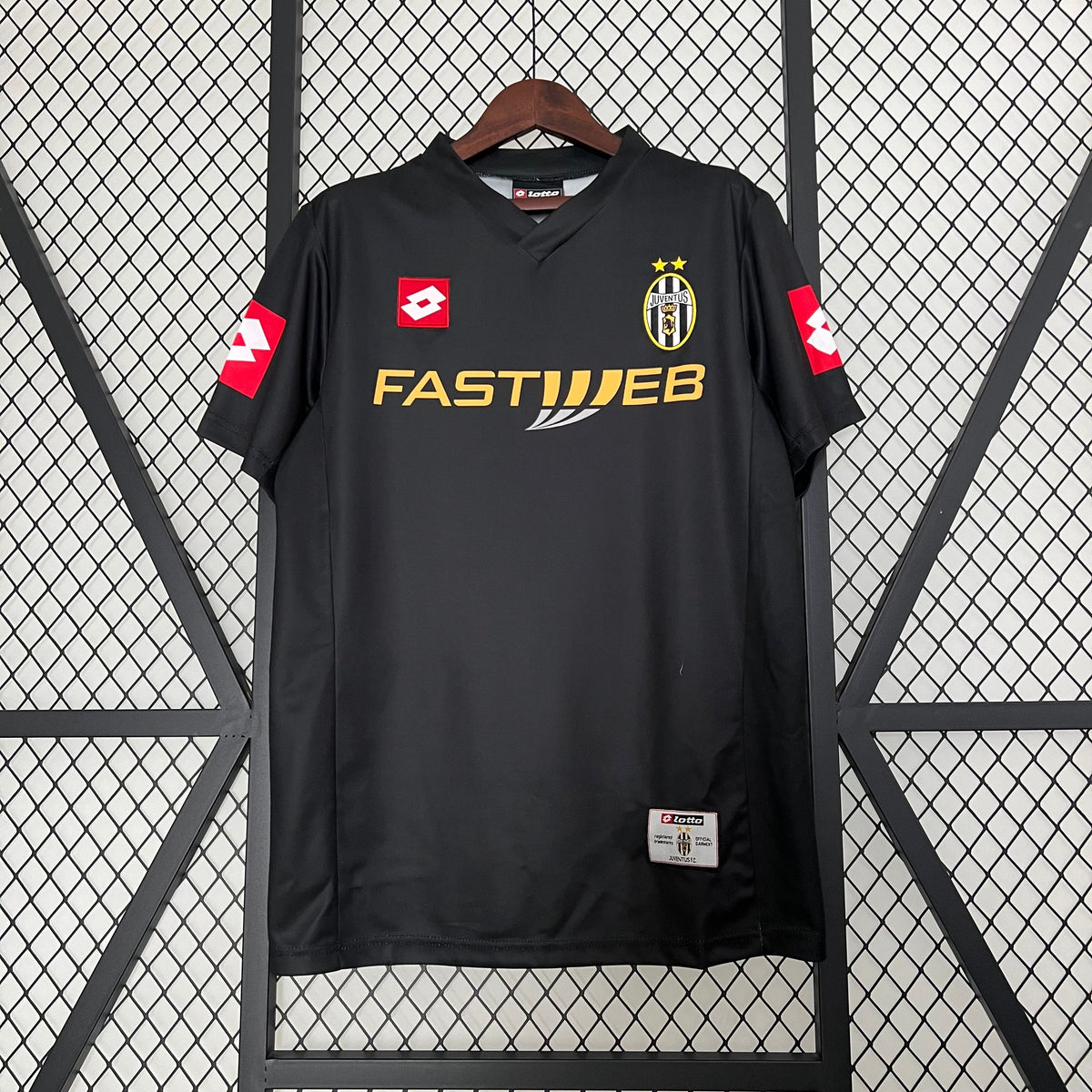 Juventus 2001-02 Away Retro Jersey – All Black Fastweb Lotto V-Neck Fan Version Football Shirt