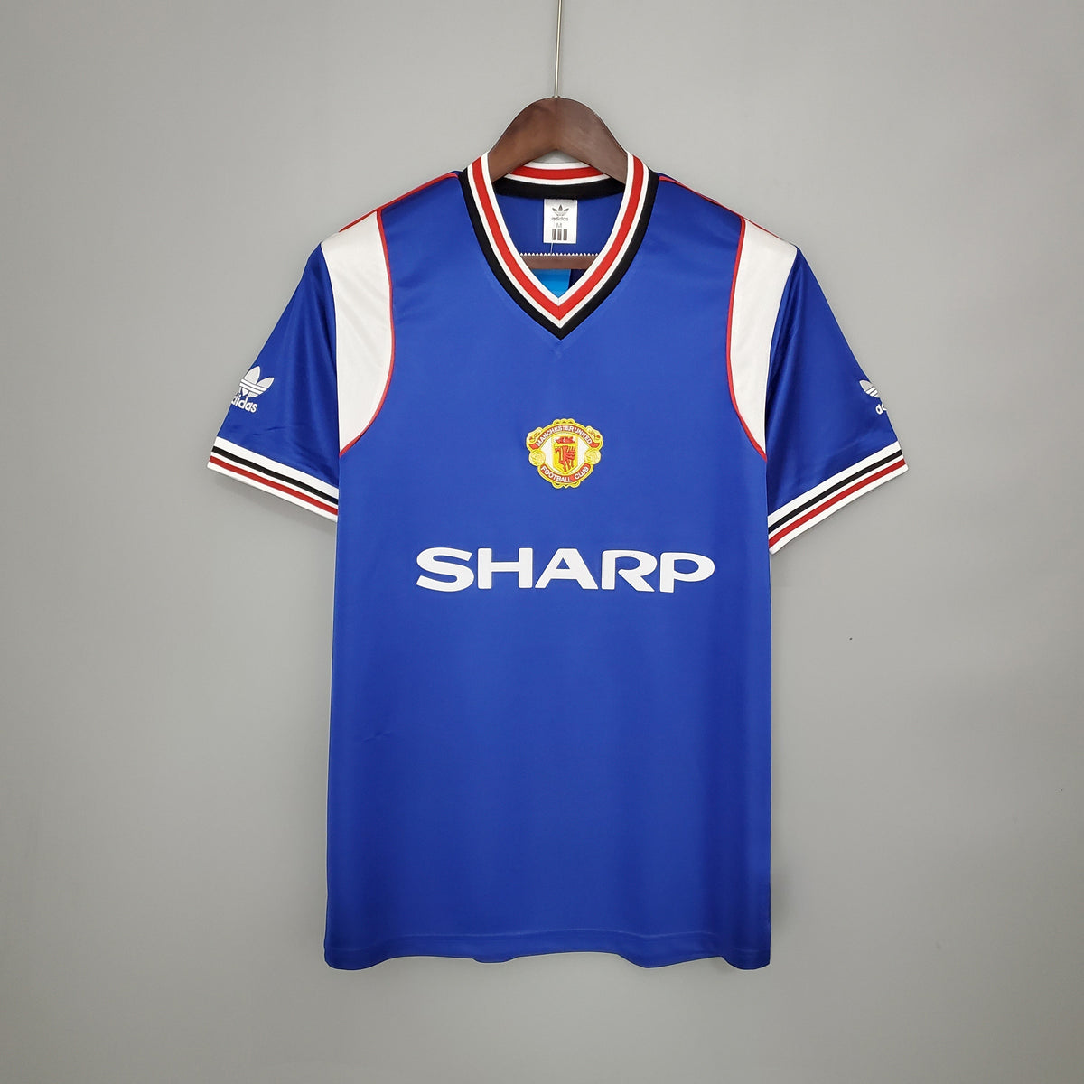 Manchester United 1985-86 Away Retro Jersey – Adidas Royal Blue Sharp V-Neck Trefoil Classic 80s Fan Version Football Shirt